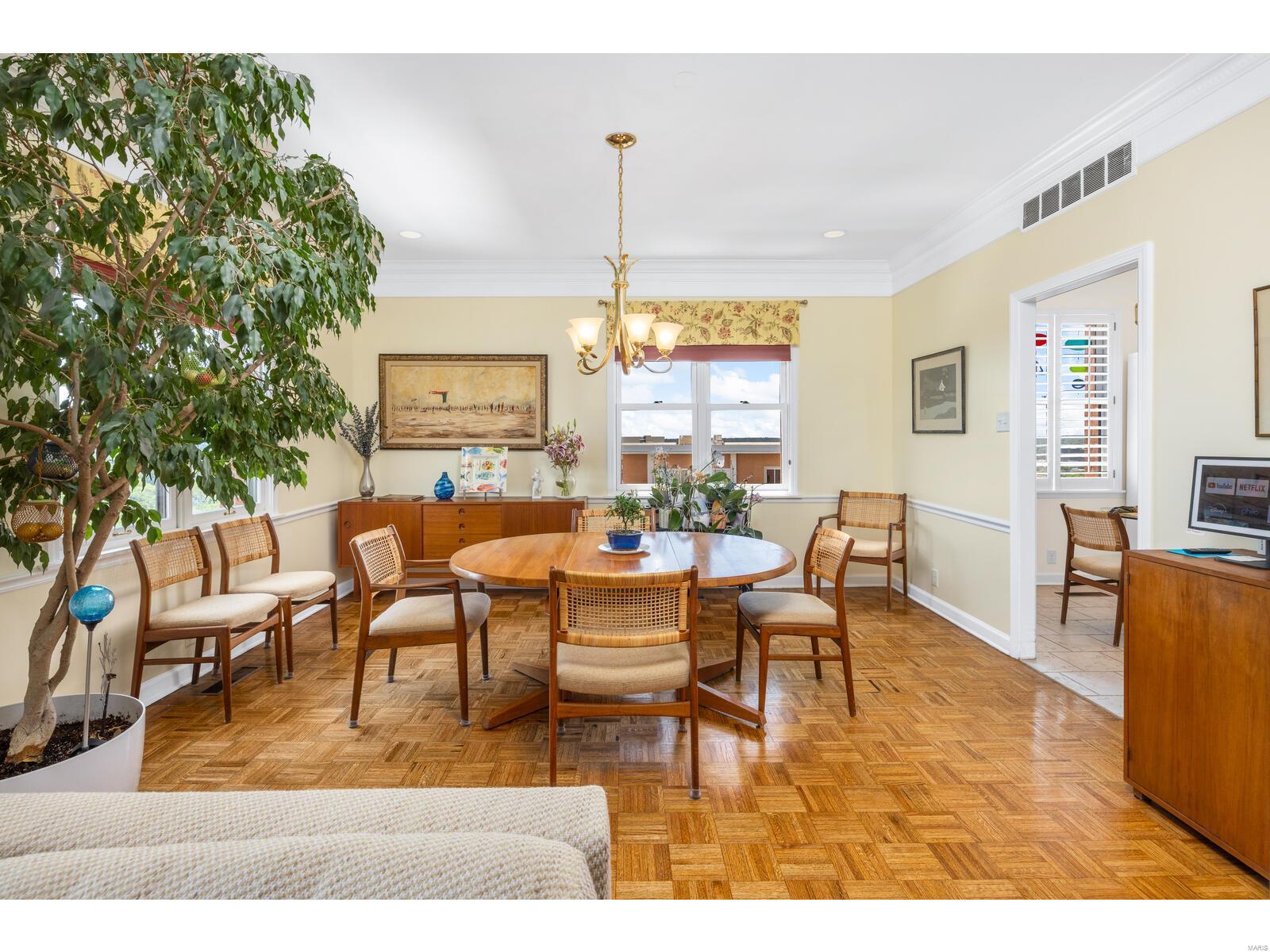 816 South Hanley Road, Unit 14D Clayton, MO 63105 - Photo 6 of 22 Gallery Image 6