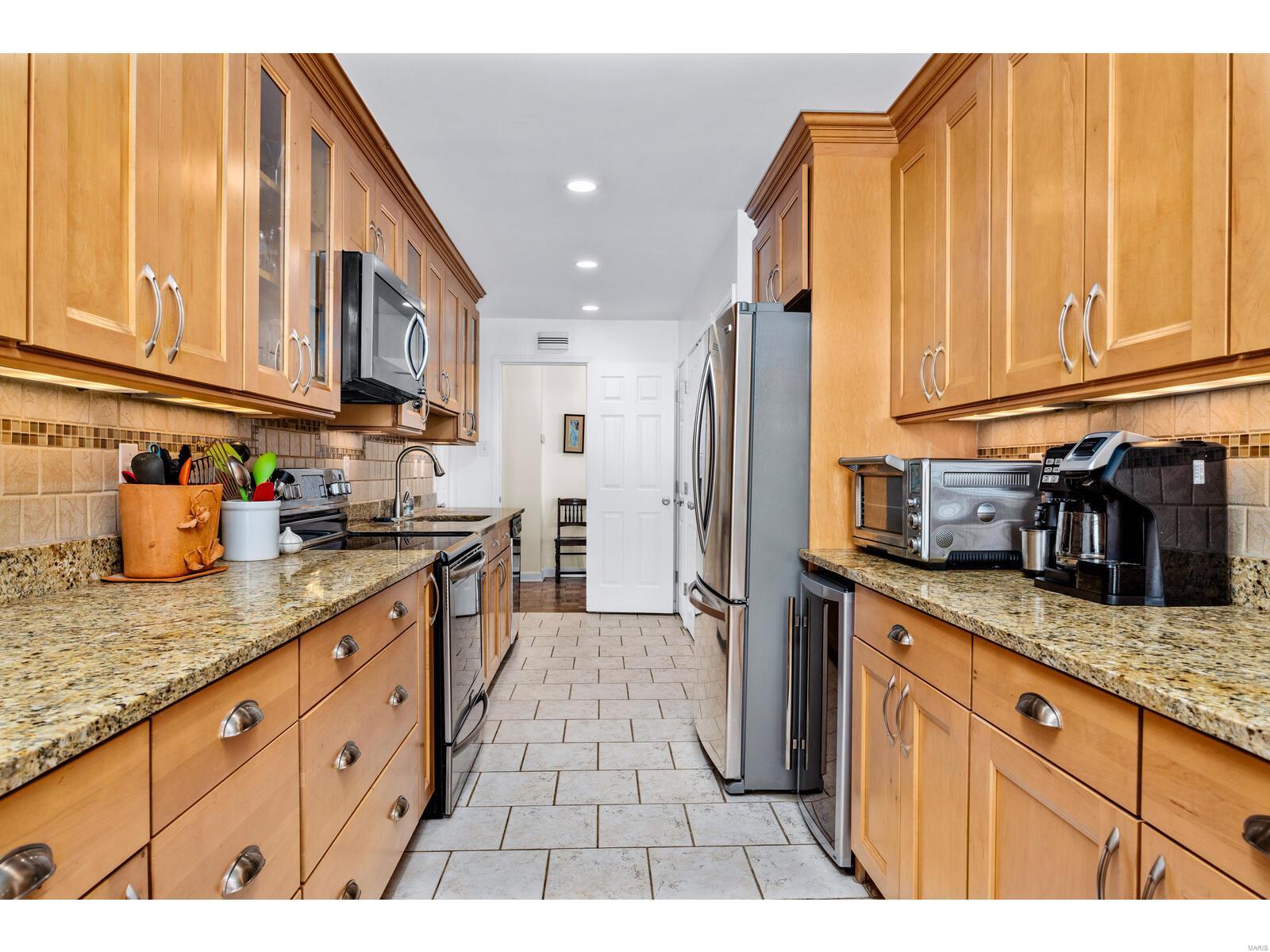 816 South Hanley Road, Unit 14D Clayton, MO 63105 - Photo 9 of 22 Gallery Image 9