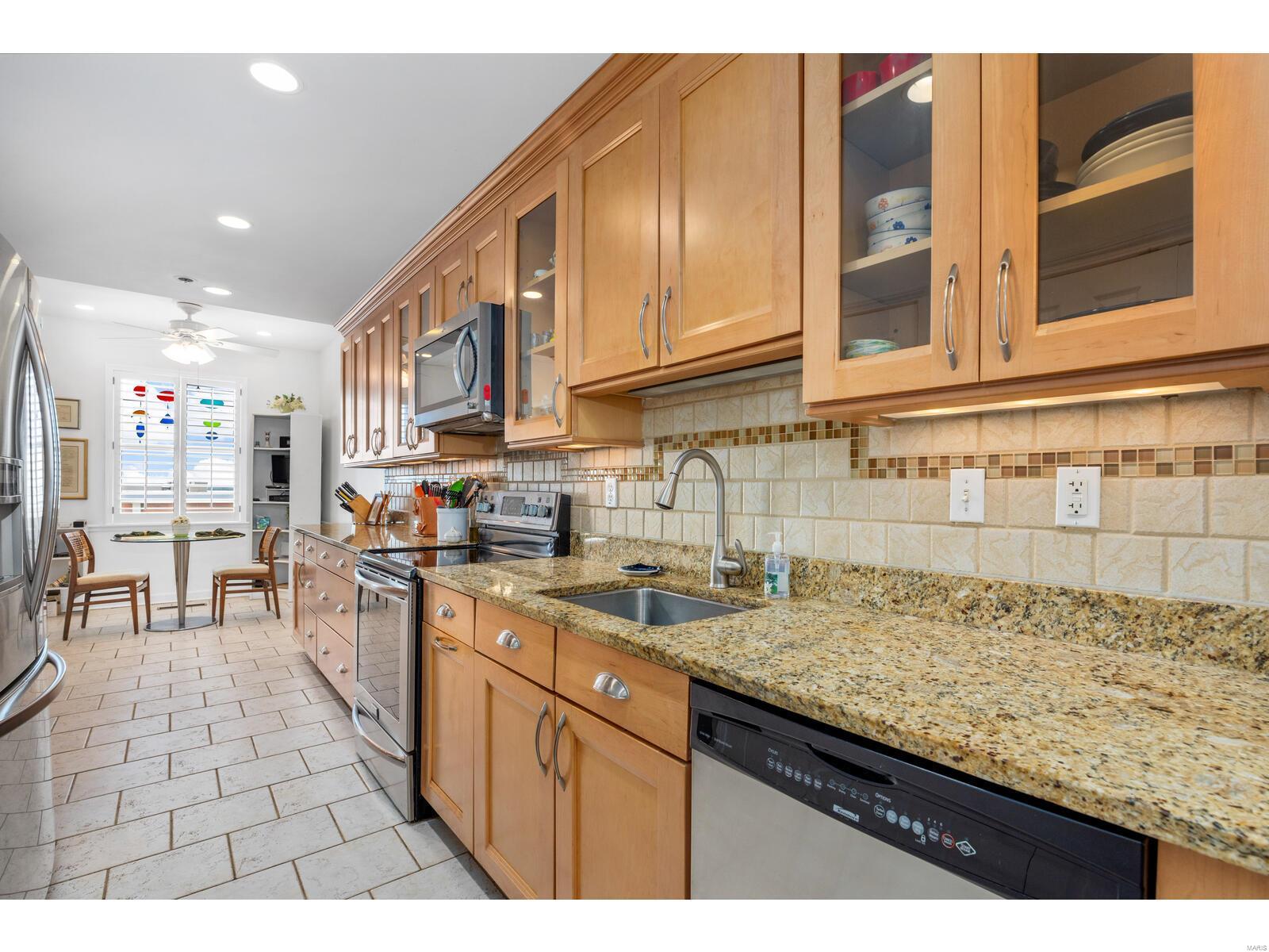 816 South Hanley Road, Unit 14D Clayton, MO 63105 - Photo 10 of 22 Gallery Image 10