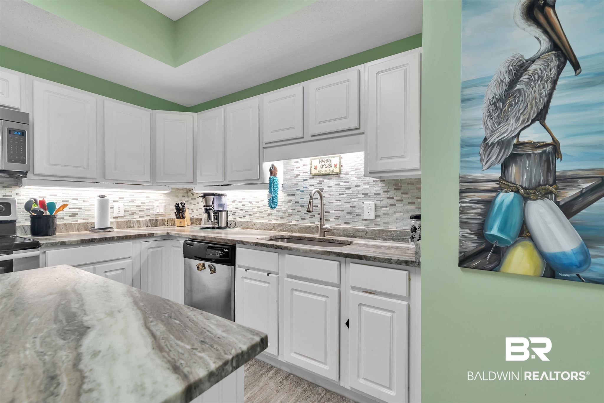 27282 Canal Road, Unit 112 Orange Beach, AL 36561 - Photo 16 of 47 Bright Spacious Kitchen