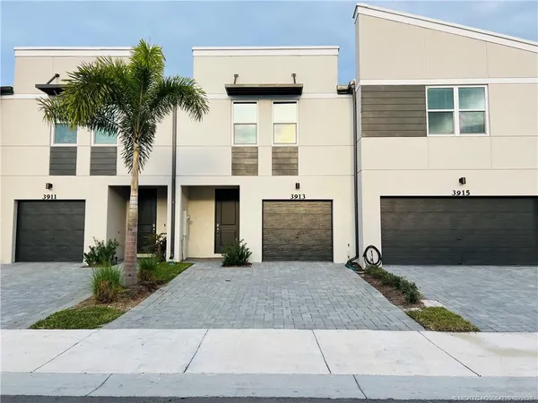 $2,500 | 3913 Mentmore Lane, Stuart, FL 34997