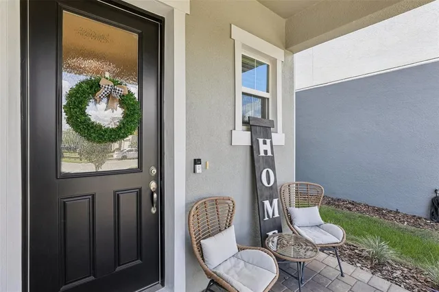 a view of entryway with washer and dryer