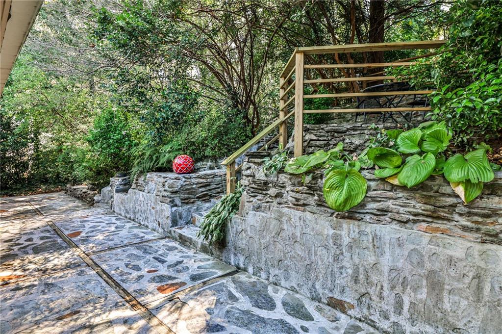 878 Scott Circle Decatur, GA 30033 - Photo 22 of 30 a backyard of a house with lots of green space