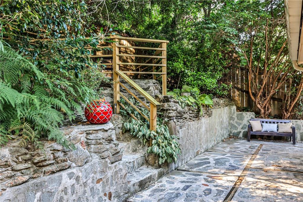 878 Scott Circle Decatur, GA 30033 - Photo 26 of 30 a backyard of a house with lots of green space