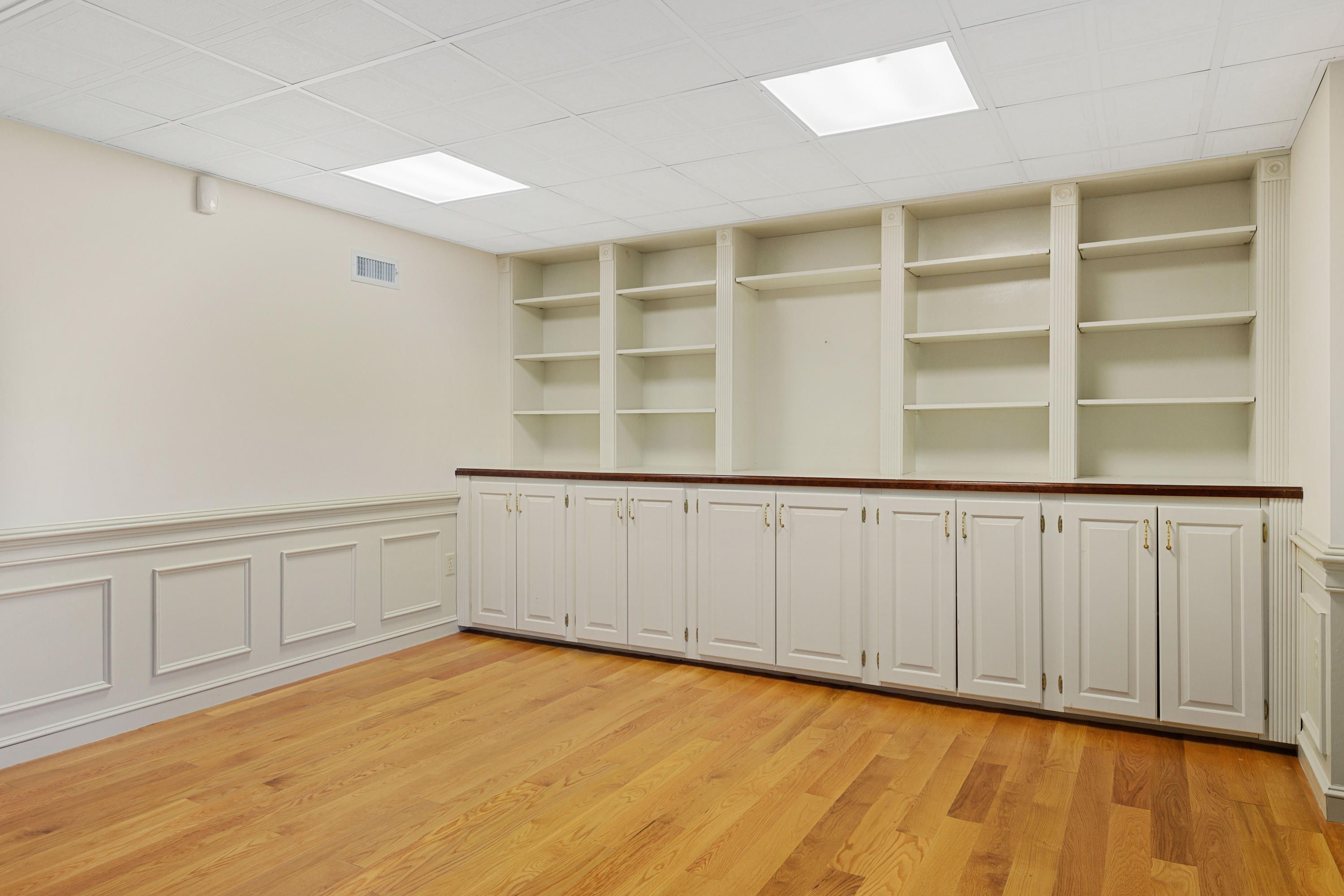 38 Parker Road Osterville, MA 02655 - Photo 41 of 58 a view of an empty room with a window