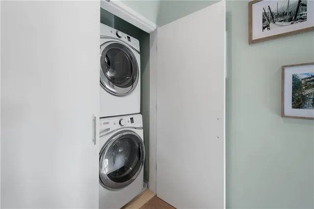 a view of entryway and bedroom