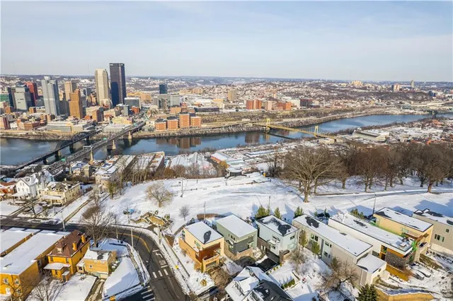 a picture of city view