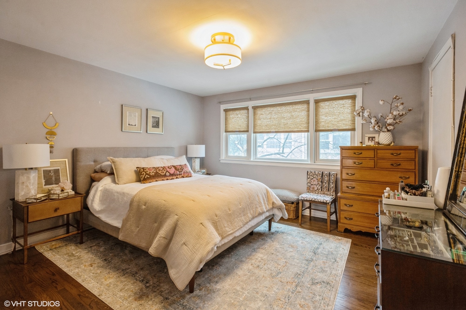 208 South Boulevard, Unit D Evanston, IL 60202 - Photo 11 of 15 a bedroom with a bed and a window