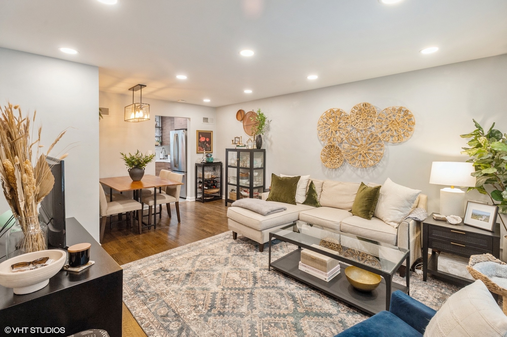 208 South Boulevard, Unit D Evanston, IL 60202 - Photo 4 of 15 a living room with furniture and wooden floor