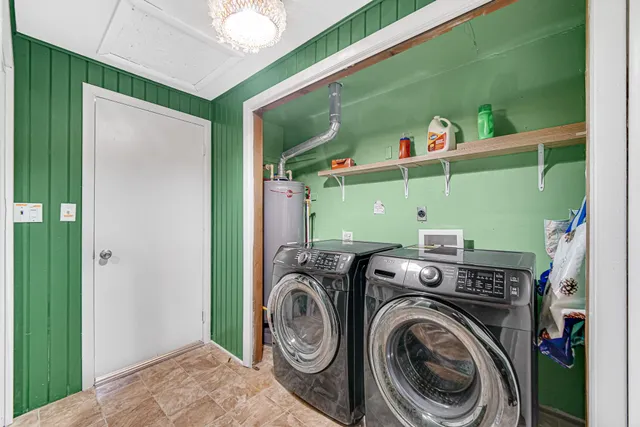 a view of washer and dryer in a room