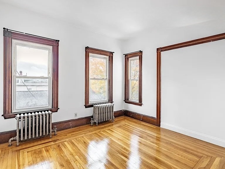 59-61 Glenwood Road, Unit 59 Somerville, MA 02145 - Photo 8 of 31 a spacious bedroom with a bed and a window