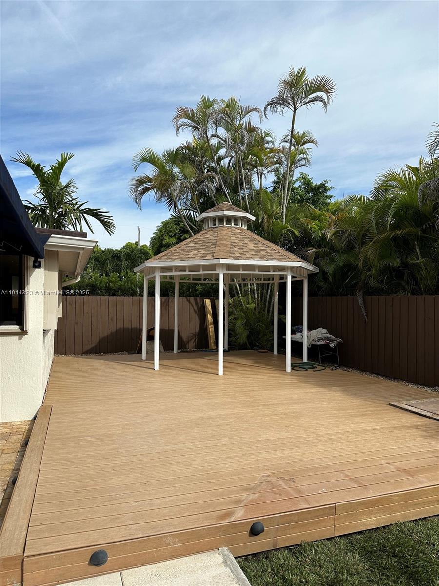 8035 Southwest 89th Court Miami, FL 33173 - Photo 29 of 31 a view of a chairs and table in backyard of the house