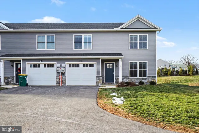 $2,500 | 120 Hart, Hershey, PA 17033