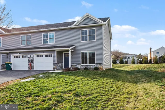 $2,500 | 120 Hart, Hershey, PA 17033