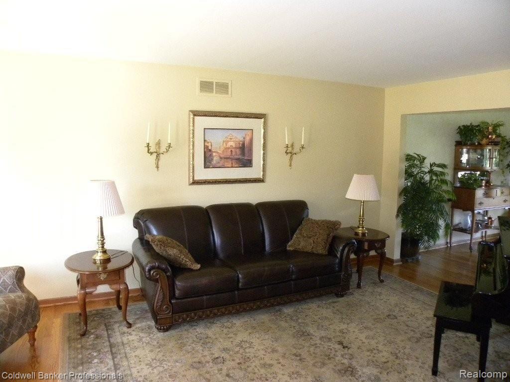 44490 Stone Road Novi, MI 48375 - Photo 9 of 22 STONE 44490 (8).JPG