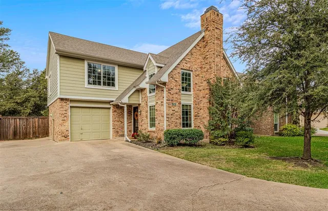 a view of a house with a yard and plants