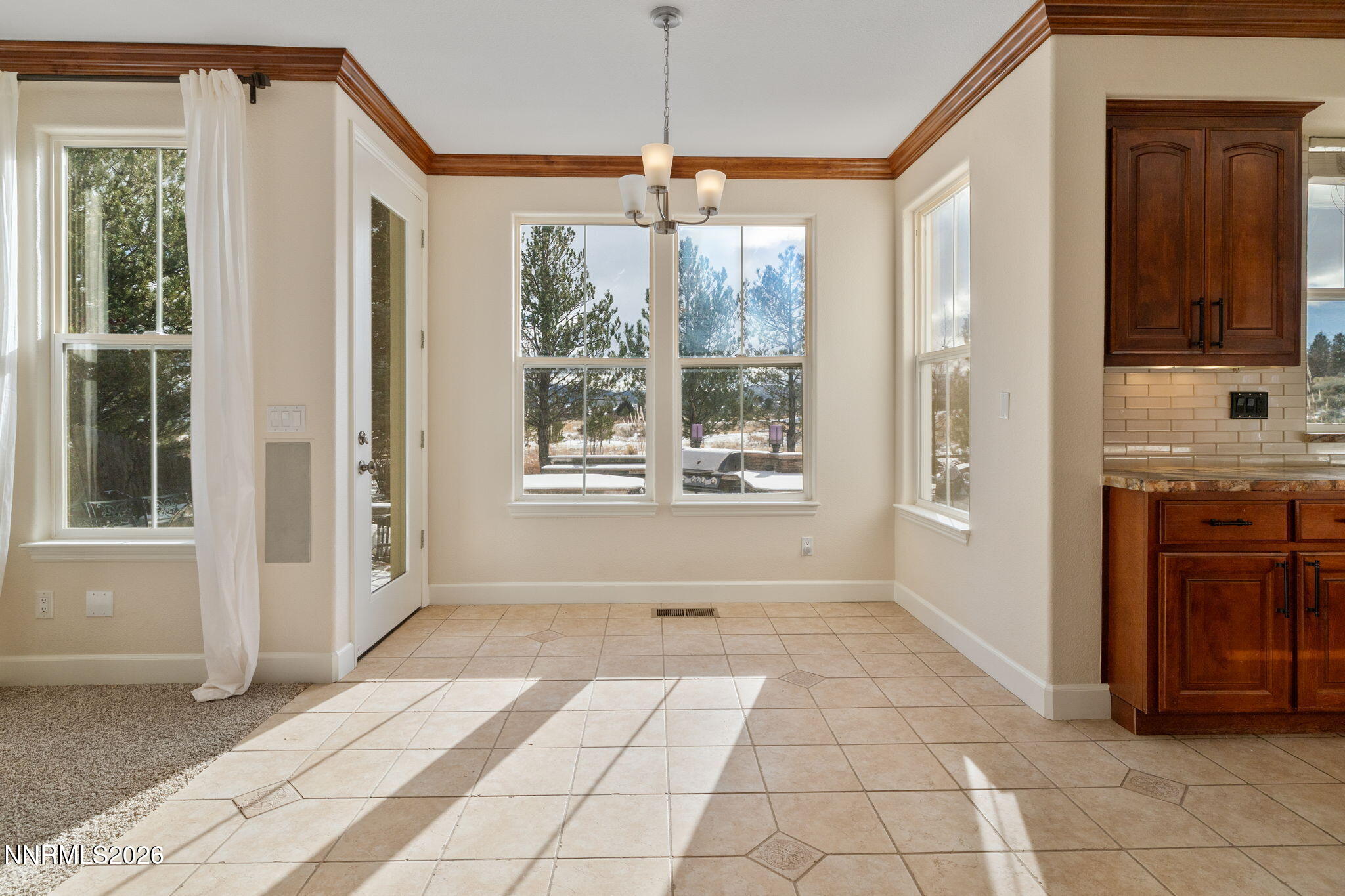 2983 Roundrock Court Reno, NV 89511 - Photo 17 of 44 23-web-or-mls-2983 Roundrock Ct-15