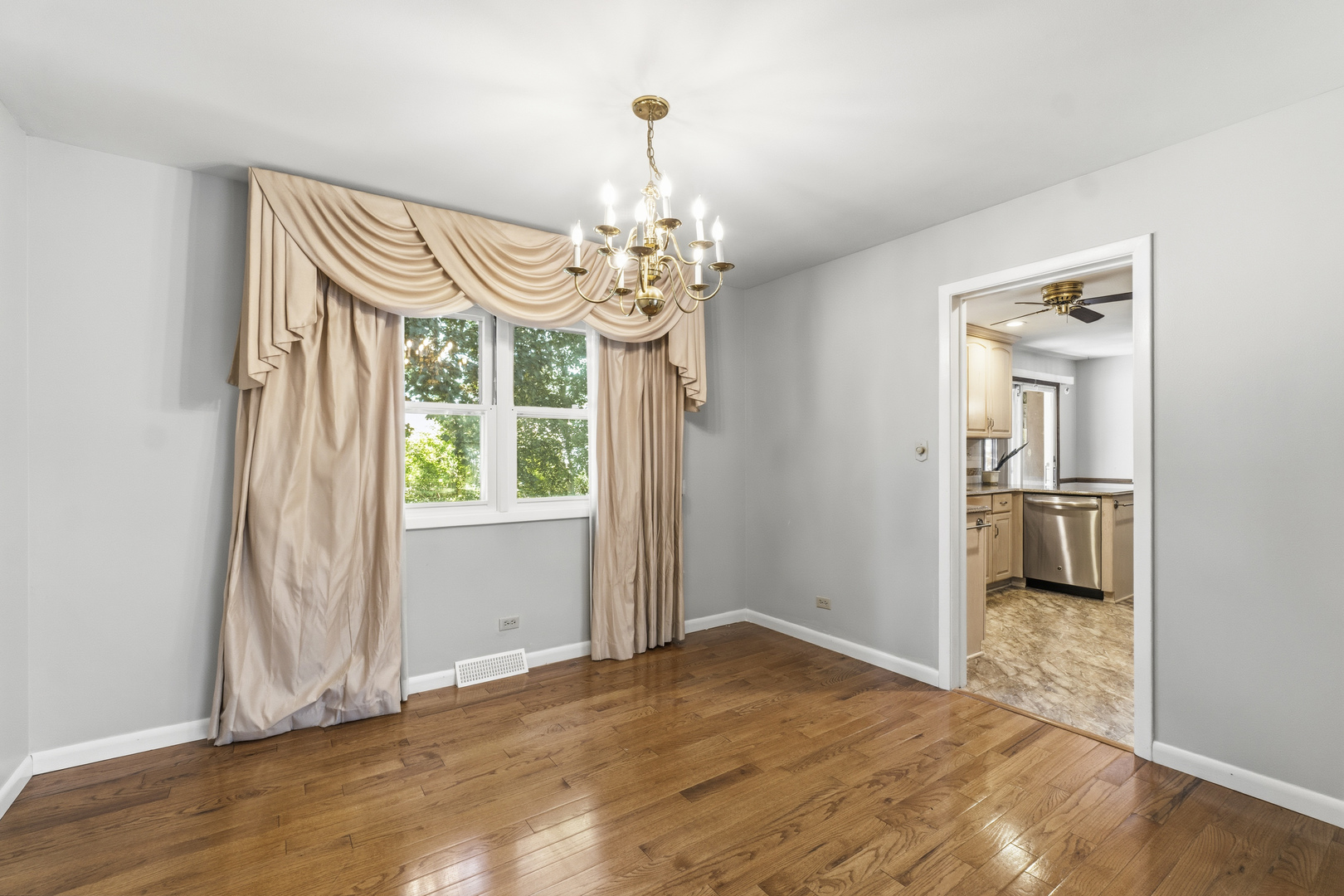 933 West Gilbert Road Palatine, IL 60067 - Photo 8 of 34