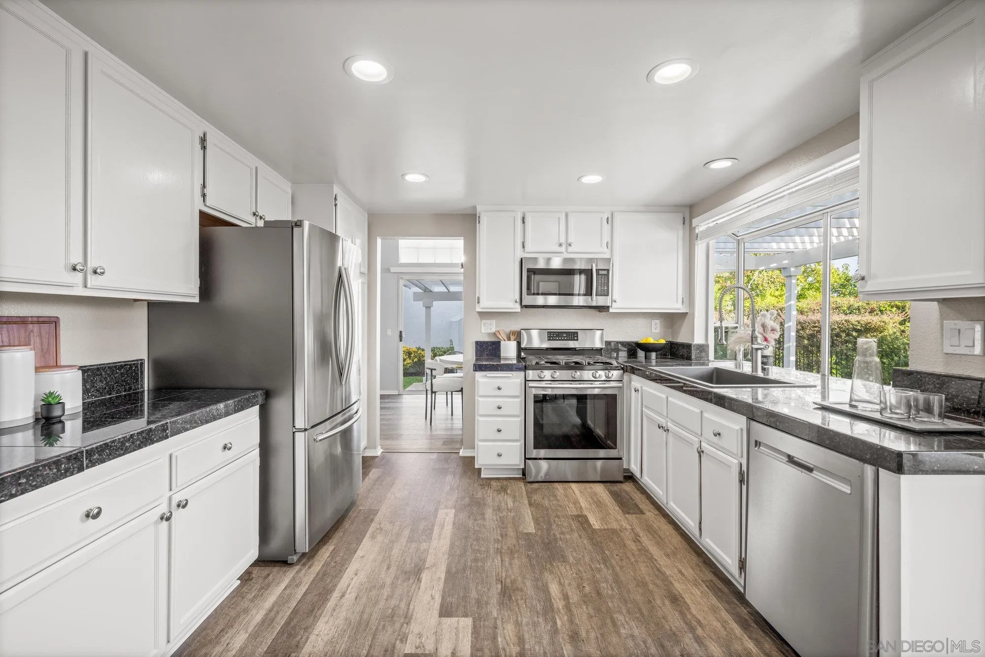 14581 Rutledge Square San Diego, CA 92128 - Photo 5 of 24 Gallery Image 5