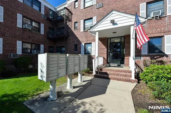 $330,000 | 241 West Main Street, Unit 3H, Bergenfield, NJ 07621