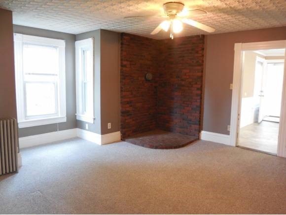 210 Goffstown Road Manchester, NH 03102 - Photo 6 of 18