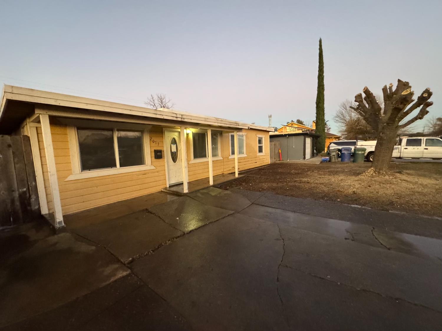 2017 Robert Way Sacramento, CA 95825 - Photo 2 of 16