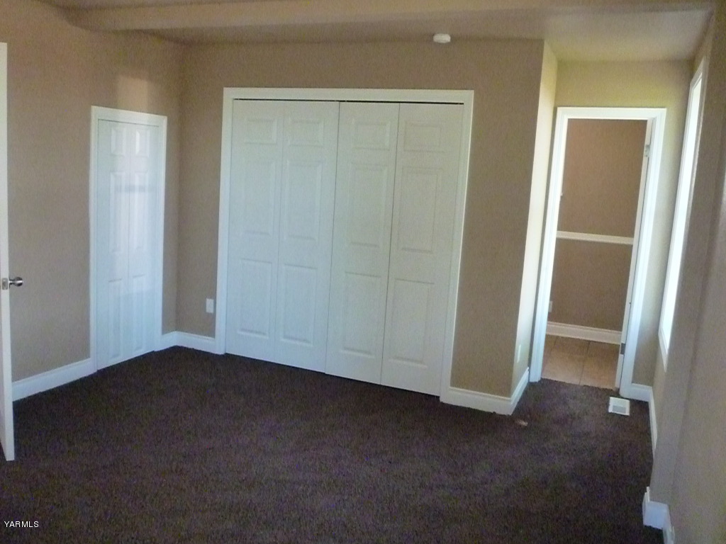 3020 Fort Road Toppenish, WA 98948 - Photo 19 of 37 an empty room with closet area