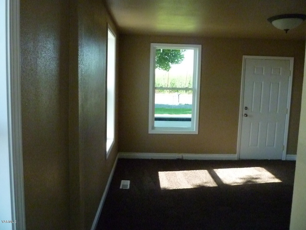 3020 Fort Road Toppenish, WA 98948 - Photo 20 of 37 a view of an empty room and window