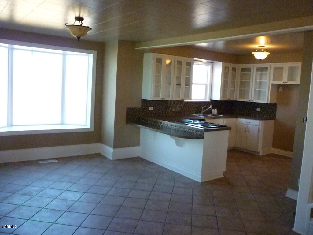 3020 Fort Road Toppenish, WA 98948 - Photo 21 of 37 a kitchen with granite countertop a sink and a stove