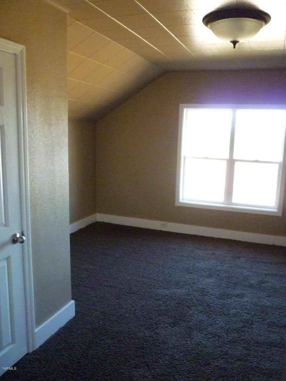 3020 Fort Road Toppenish, WA 98948 - Photo 31 of 37 en empty room with windows
