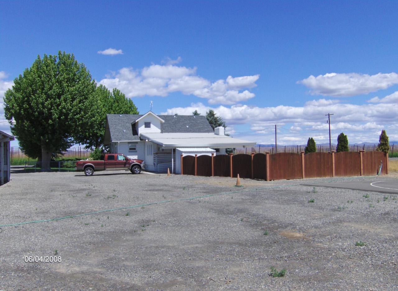 3020 Fort Road Toppenish, WA 98948 - Photo 6 of 37 a big house with a big yard and large trees