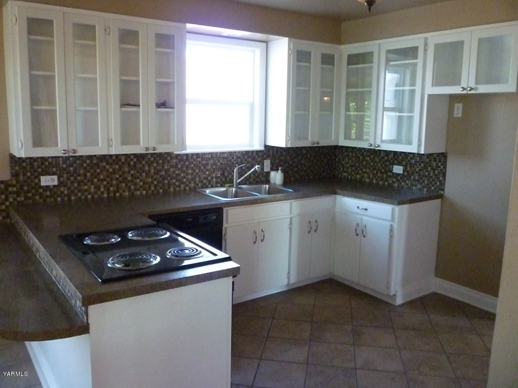 3020 Fort Road Toppenish, WA 98948 - Photo 8 of 37 a kitchen with granite countertop a sink stove and cabinets