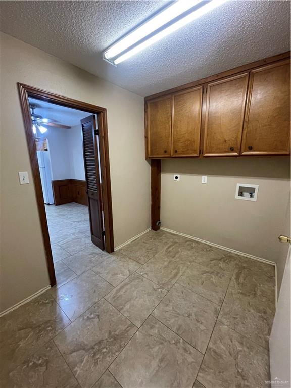 424 Toronto Avenue, Unit 31 McAllen, TX 78503 - Photo 6 of 14 Laundry next to garage