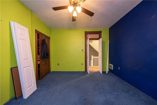 a view of empty room with window