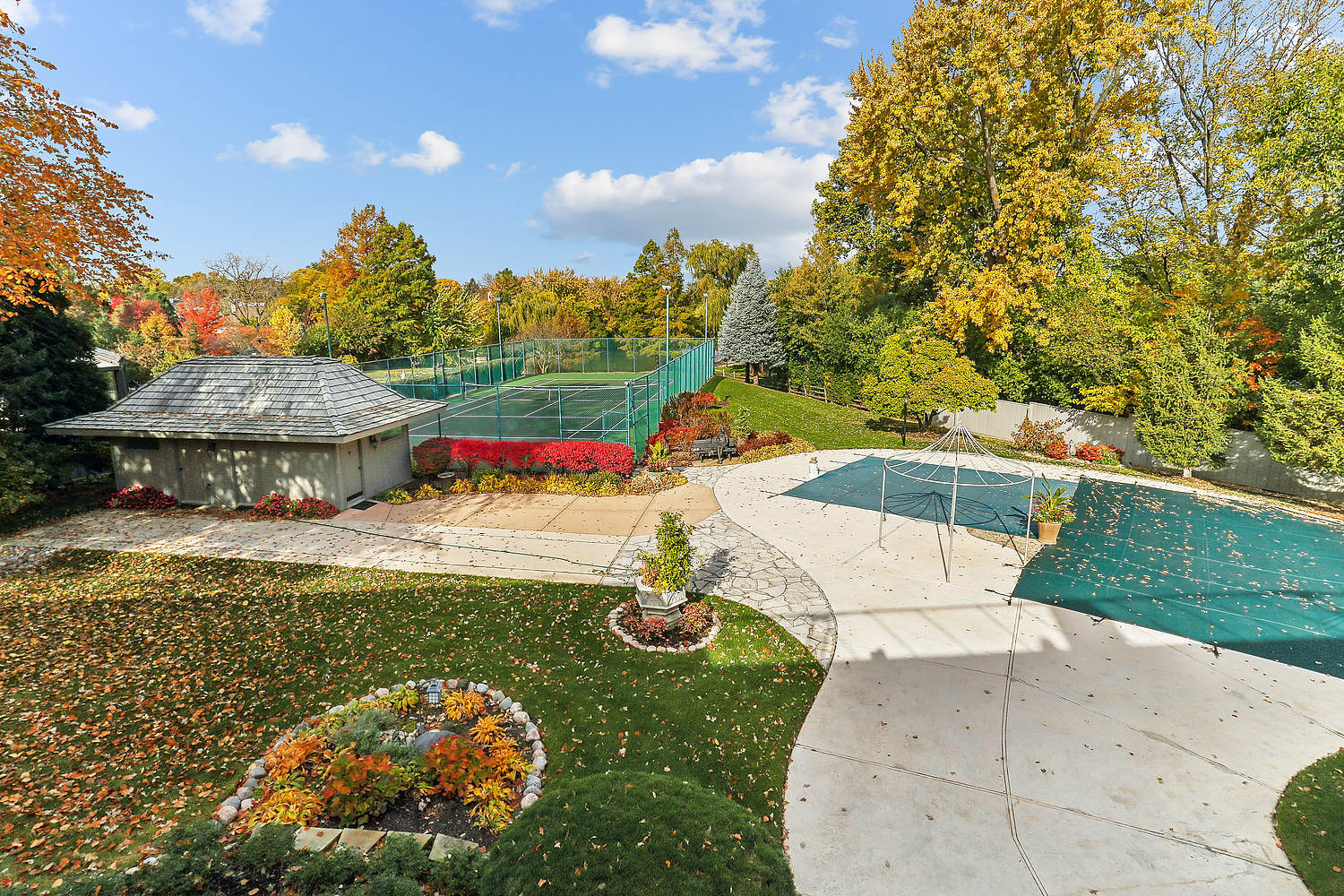 60 Baybrook Lane Oak Brook, IL 60523 - Photo 12 of 50 an outdoor space with furniture and garden