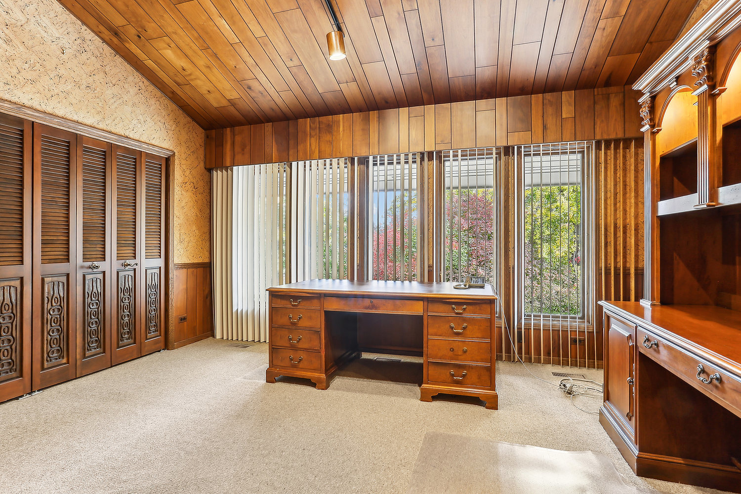 60 Baybrook Lane Oak Brook, IL 60523 - Photo 24 of 50 a room with furniture and a flat screen tv