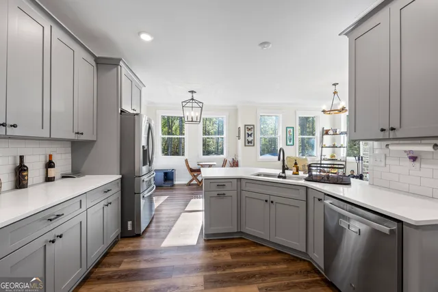 $715,000 | 11 Bradley Road, Talking Rock, GA 30175