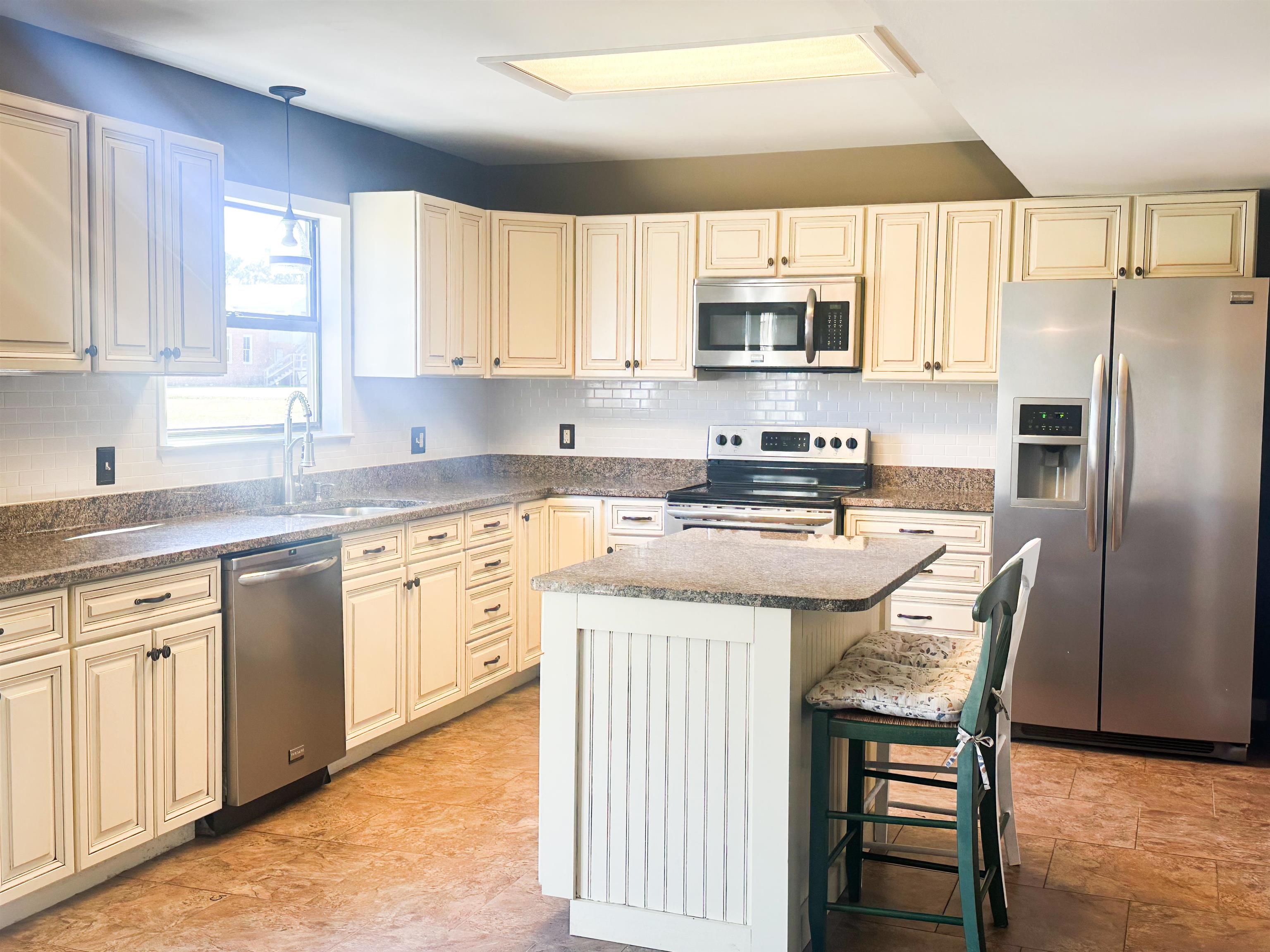 1104 North Pine Street Foley, AL 36535 - Photo 4 of 35 Kitchen