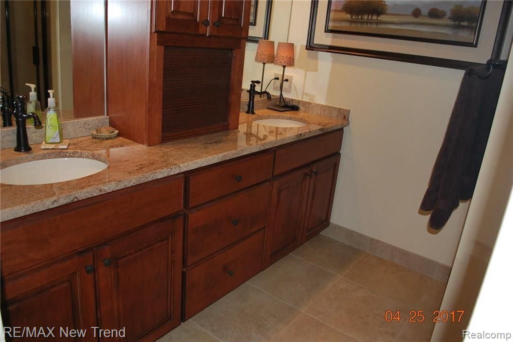 22195 River Ridge Trail Farmington Hills, MI 48335 - Photo 12 of 24