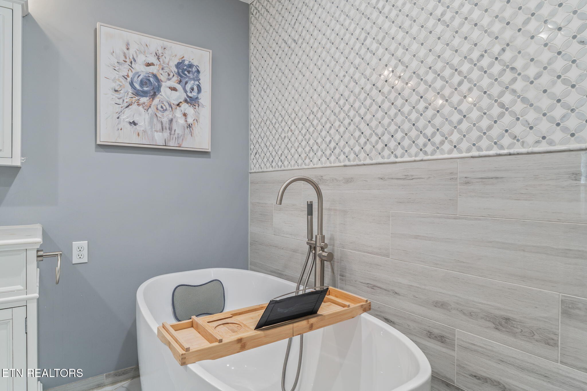744 Butler Drive Loudon, TN 37774 - Photo 31 of 59 a bathroom with a sink and a bathtub