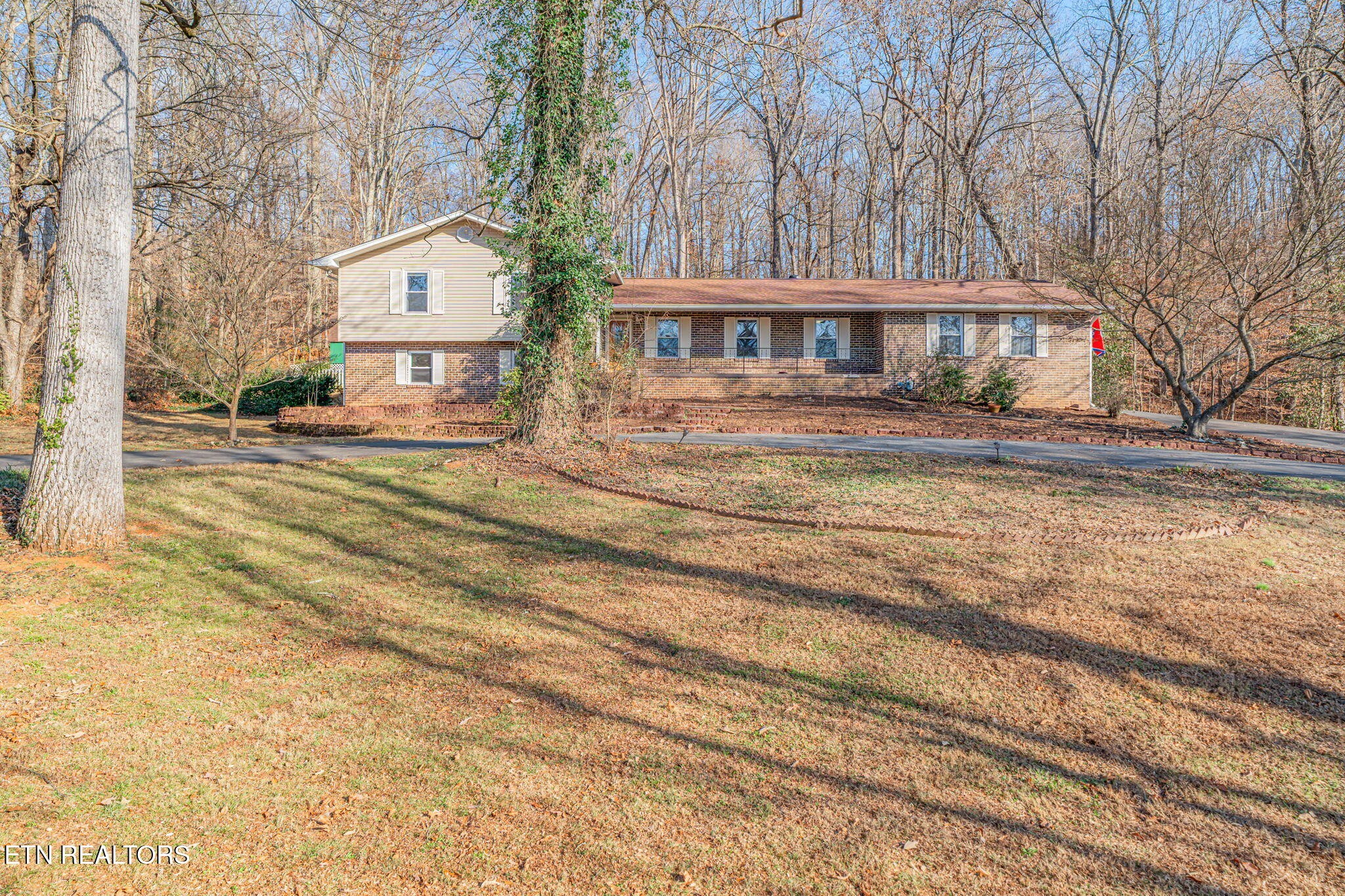 744 Butler Drive Loudon, TN 37774 - Photo 5 of 59 a front view of a house with a garden