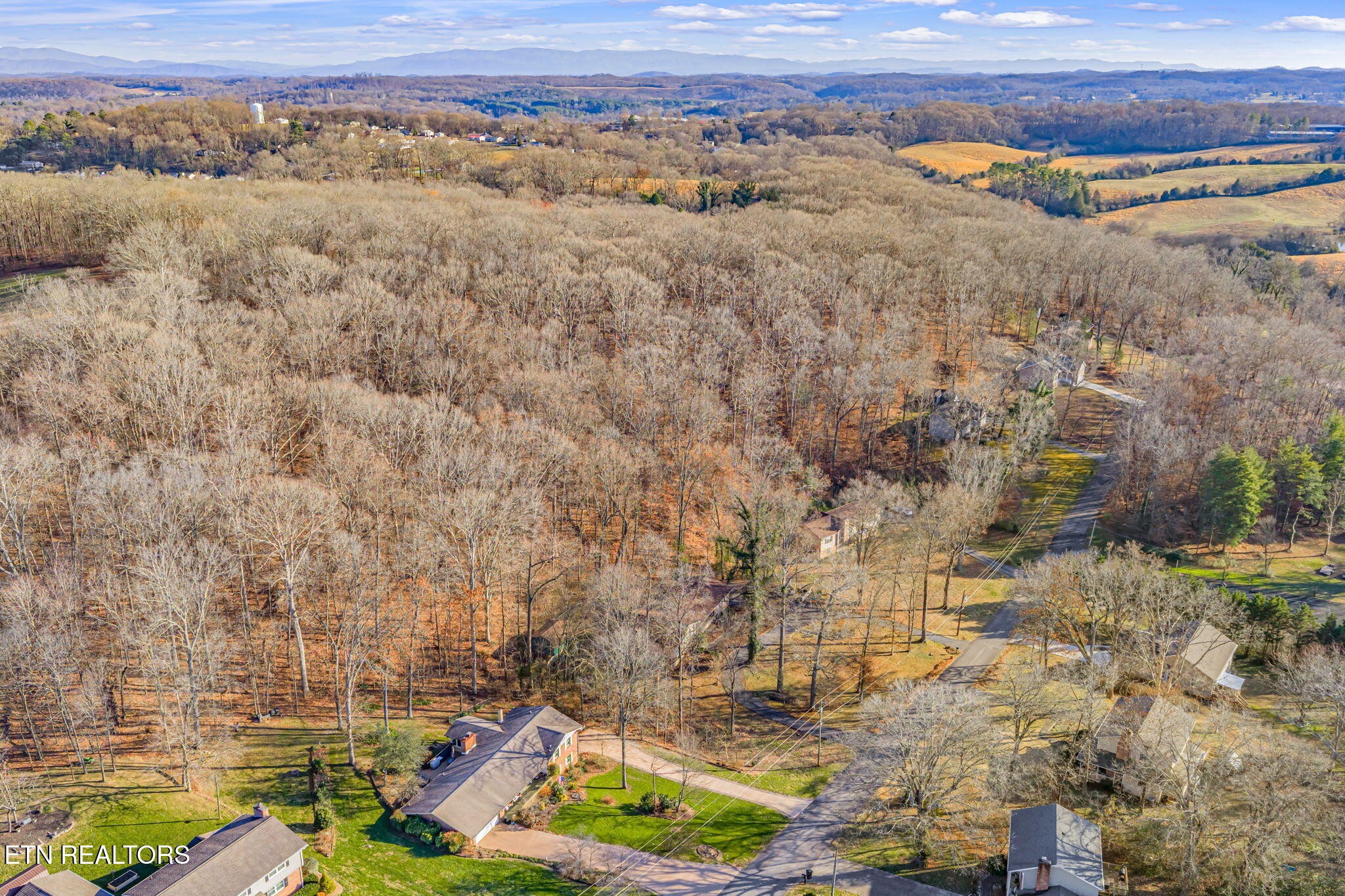 744 Butler Drive Loudon, TN 37774 - Photo 58 of 59 a view of a city with mountain view
