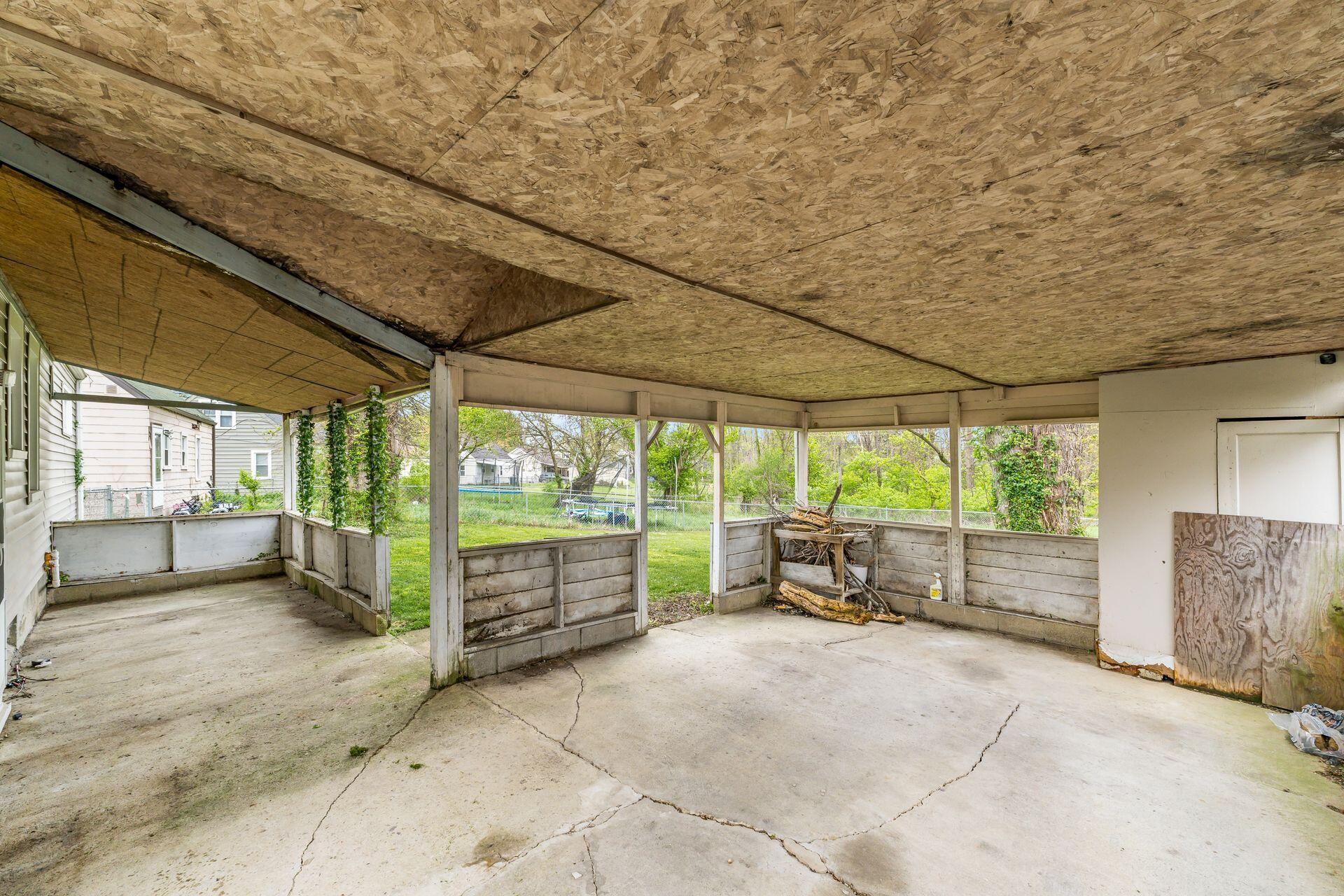 2181 Sagamore Road Columbus, OH 43219 - Photo 19 of 26 Carport