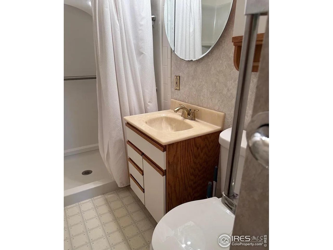 209 Springdale Road Sterling, CO 80751 - Photo 9 of 12 Main Bath