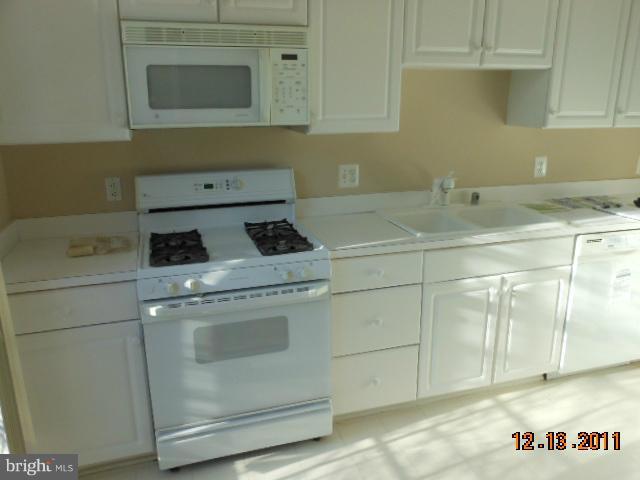 6025 Riddle Walk Alexandria, VA 22312 - Photo 3 of 13 Kitchen