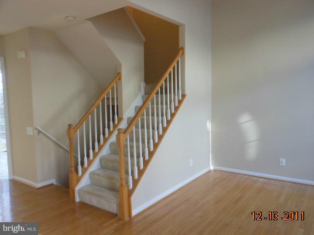 6025 Riddle Walk Alexandria, VA 22312 - Photo 6 of 13 Living Room