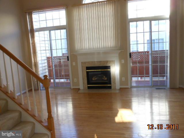 6025 Riddle Walk Alexandria, VA 22312 - Photo 7 of 13 Living Room