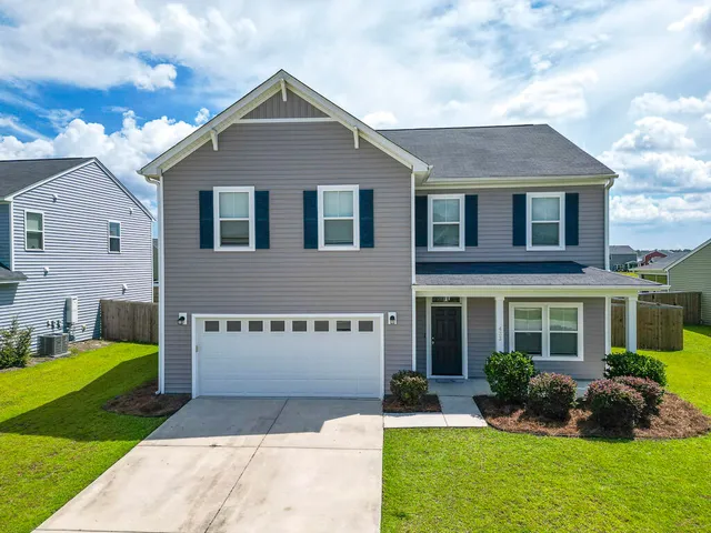 $450,000 | 433 Carrara Drive, Summerville, SC 29486