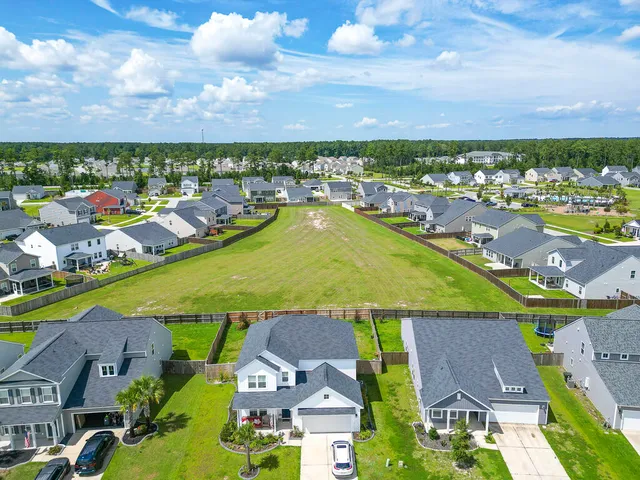 $450,000 | 433 Carrara Drive, Summerville, SC 29486