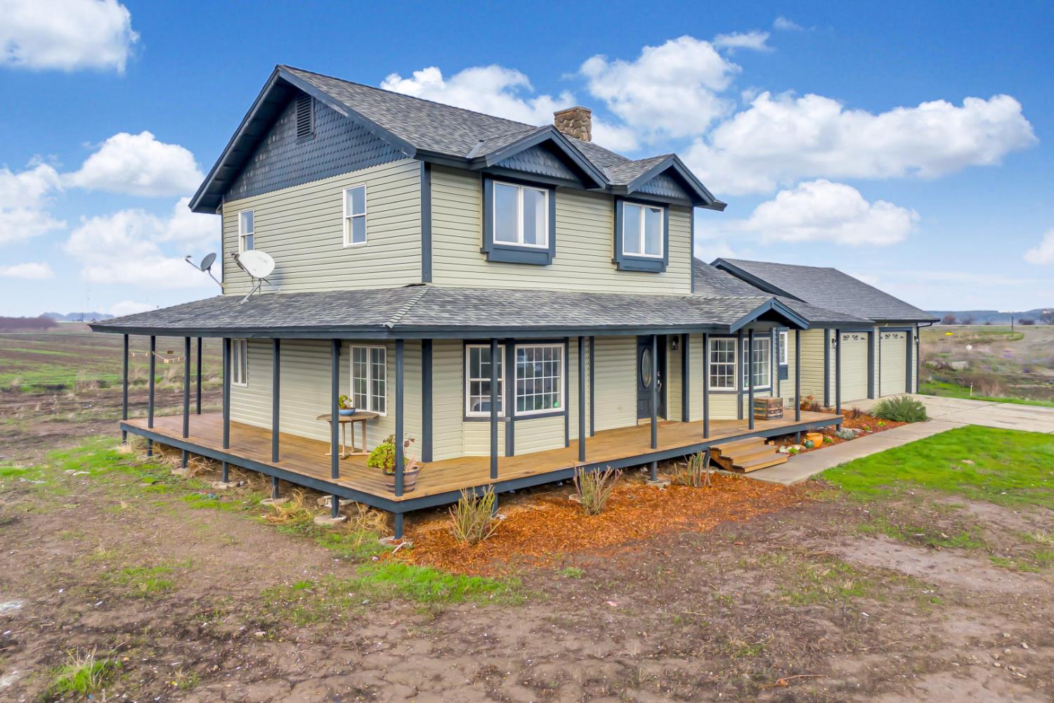 44643 County Road 29 Davis, CA 95618 - Photo 8 of 41 a view of a house with wooden floor and a fence